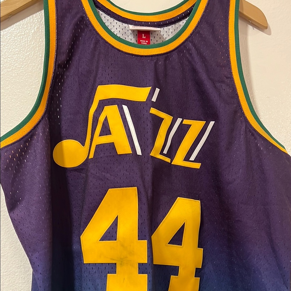 Mitchell & Ness “PISTOL” Pete Maravich 1974-75 Jazz Jersey Hardwood Classic. - Picture 5 of 10